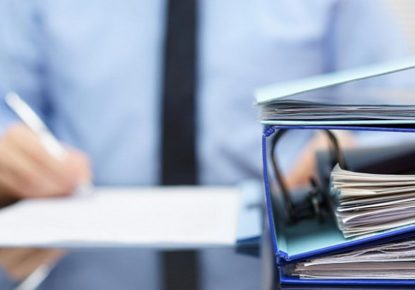 Чи може публічний службовець одночасно бути депутатом міськради та обіймати посаду заступника міського голови