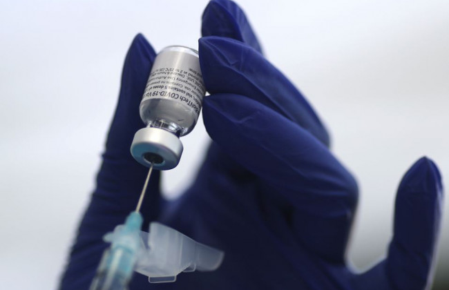 Как показывают исследования, отсрочка введения второй вакцины против Covid может спасти жизни