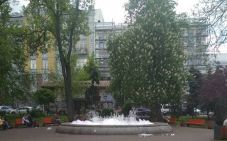 Неизвестные залили моющим средством фонтан на Контрактовой площади