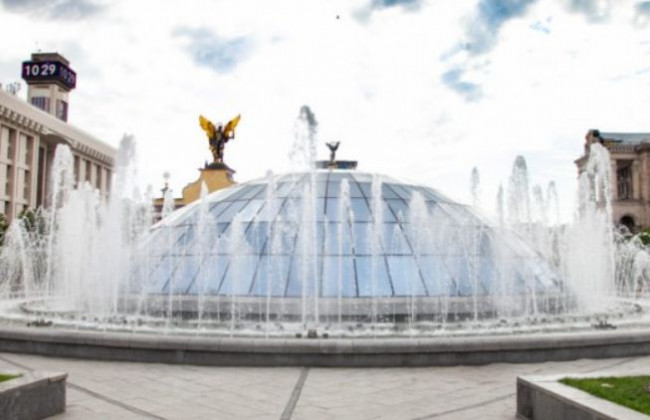 В Киеве начали работать фонтаны