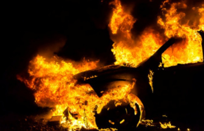 В Николаеве загорелся автомобиль, а от него и жилой дом: пострадал пенсионер