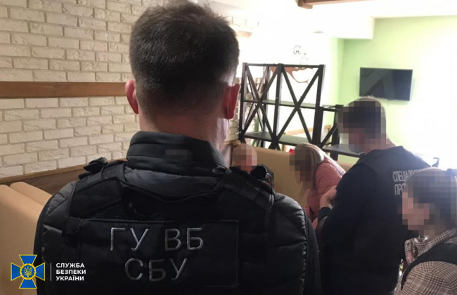 Легалізація іноземців в Україні: СБУ викрила адвоката, який хотів підкупити співробітника служби