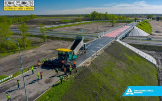 «Автомагістраль-Південь» завершує спорудження двох важливих дворівневих транспортних розв’язок та мосту через канал «Дніпро-Донбас»
