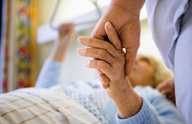 Право на житло особи, яка вселилась до квартири з метою здійснення догляду за хворими родичами: позиція ВС