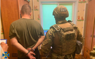 В Запорожье майор полиции устроил наркопритон в доме, фото