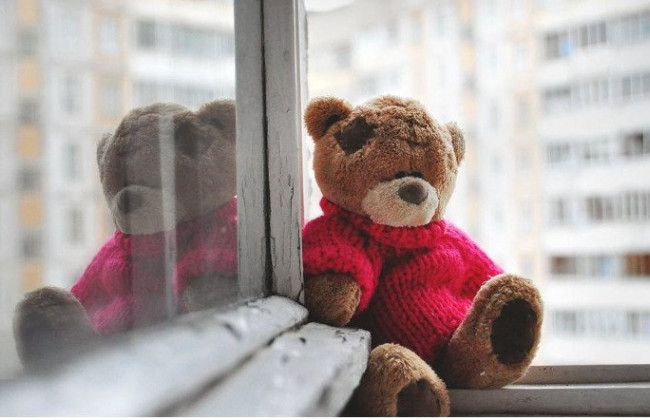 Смертельная игра: 10-летняя девочка чуть не выпрыгнула из окна