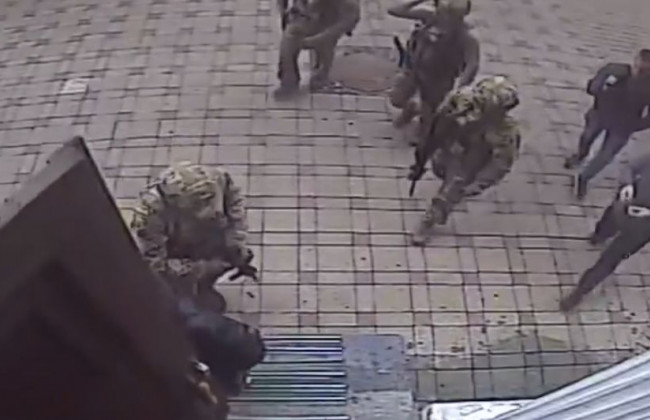 Кличко опубликовал видео, как к нему пришли силовики