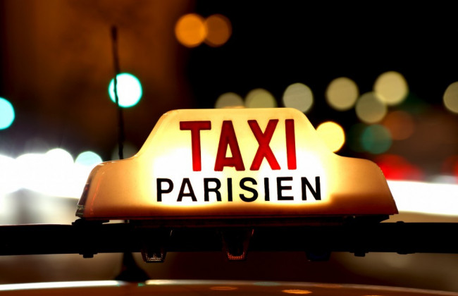 В Париже суд рассмотрел дело против таксистов, которые возили пассажиров по завышенному тарифу