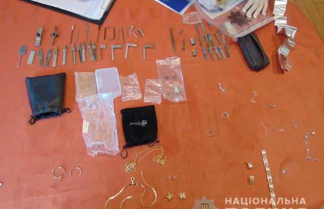 У Голосієві затримали іноземців за вчинення квартирної крадіжки