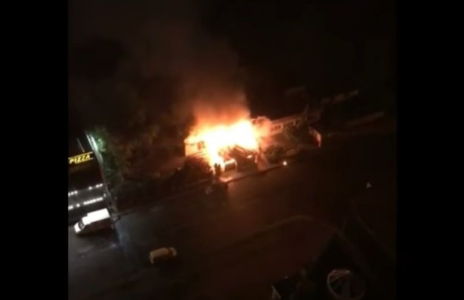 Серьезный пожар в Киеве: горит ресторан, видео
