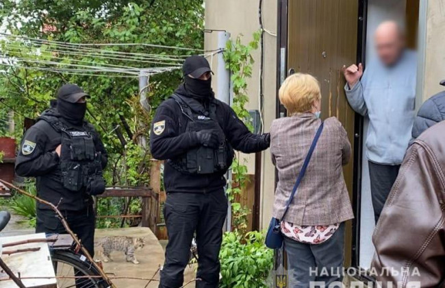 В Одессе психолог склоняла дошкольников к сексуальным играм со своим 57-летним мужем