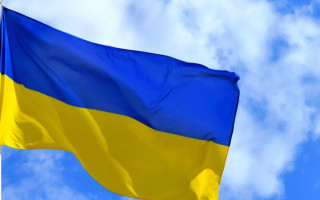 Неизвестный осквернил флаг в центре Киева