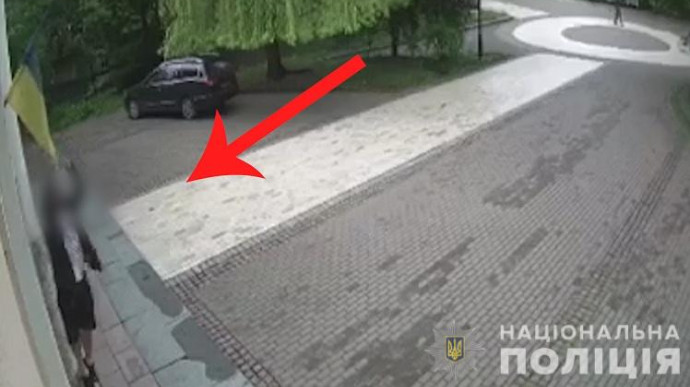 Надругался над флагом в центре Киева: вандал получил подозрение
