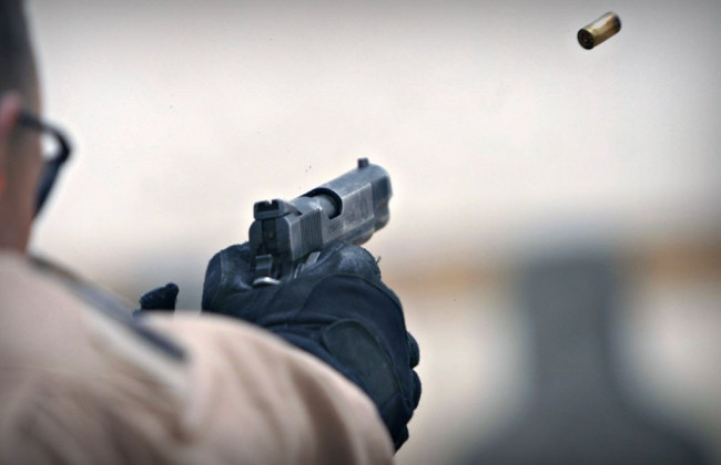 В Киеве из окна многоэтажки обстреляли воинскую часть