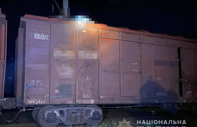 Тело молодого парня нашли на крыше грузового вагона на Житомирщине