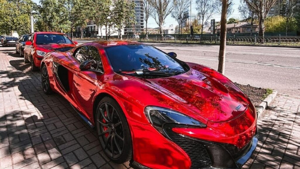 В Украине заметили яркий суперкар McLaren