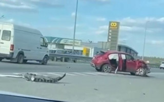Под Киевом произошло серьезное ДТП с участием двух легковушек, видео