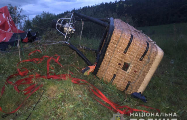 На Хмельниччині впала повітряна куля з людьми на борту: є жертви