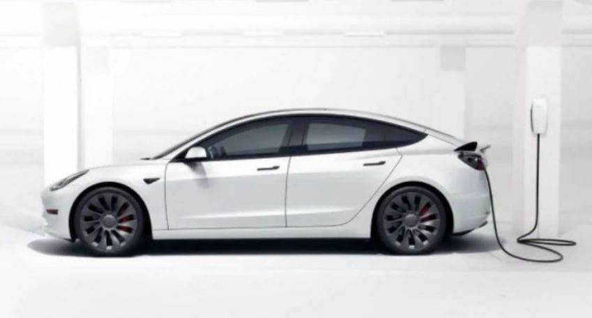 Самые дешевые Tesla Model 3 в Европе продают недалеко от Украины