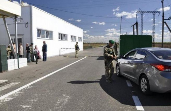 Українцям дозволили виїжджати з Криму та ОРДЛО без оригіналу реєстраційного документа на авто