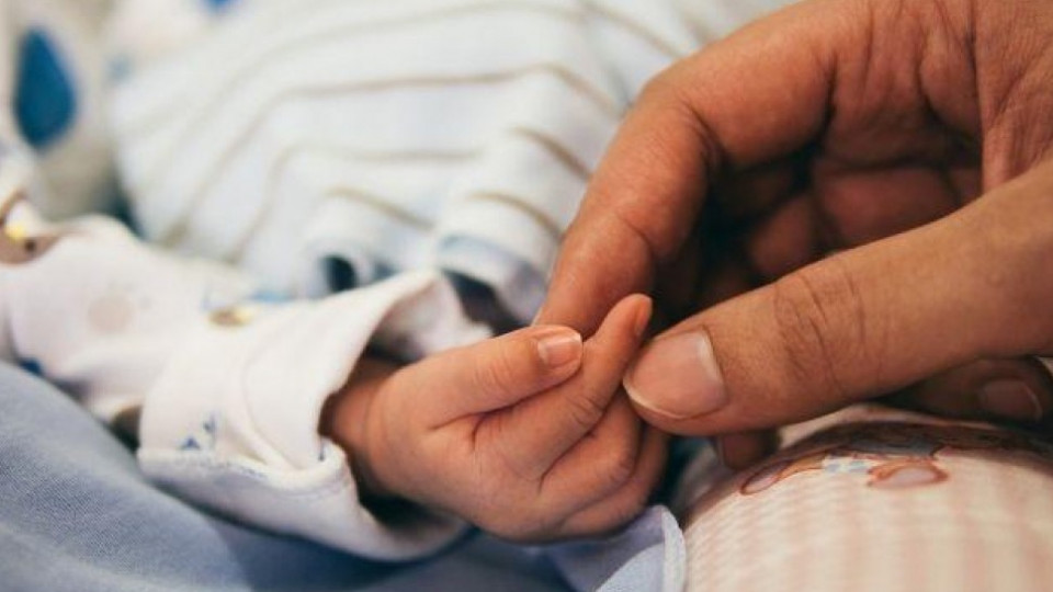 На скільки підвищать допомогу при народженні дитини: Кабмін погодив важливий законопроект