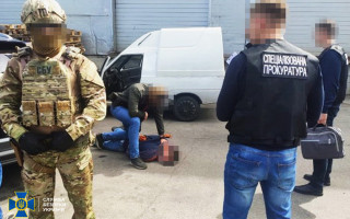 СБУ затримала офіцера Нацгвардії на торгівлі вогнепальною зброєю