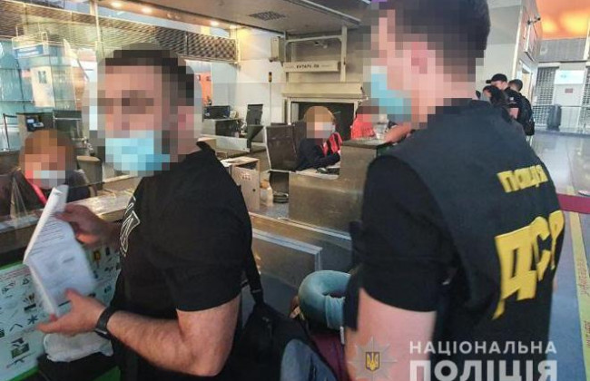 Поліція депортувала 10 «кримінальних авторитетів», проти яких РНБО запровадила санкції