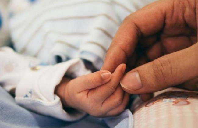 На скільки підвищать допомогу при народженні дитини: Кабмін погодив важливий законопроект