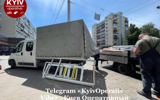 В Киеве массово сносят МАФы: освободили еще один переход