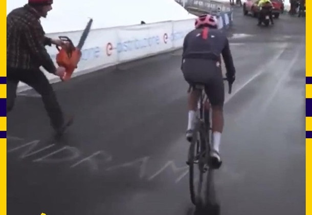 В Колумбии фанат бежал за спортсменом с бензопилой