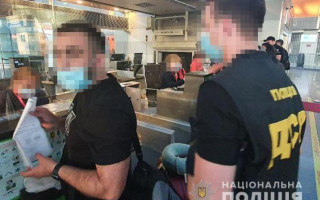 Поліція депортувала 10 «кримінальних авторитетів», проти яких РНБО запровадила санкції