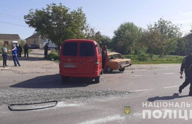 В Одесской области микроавтобус влетел в легковушку: травмированы двое детей