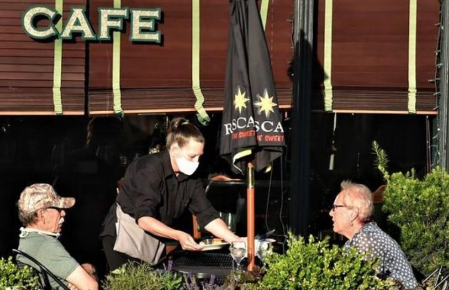 С тестом на COVID можно будет пойти в ресторан в любое время: предложение главы Минкульта