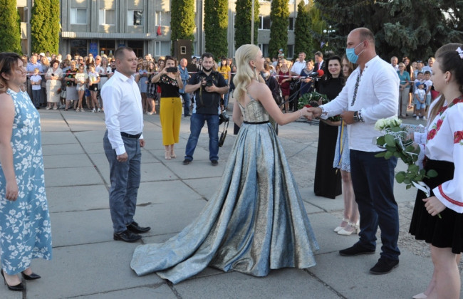 Школам рекомендуют отказаться от массового празднования выпускных