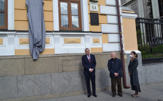 В Киеве установили мемориальную доску Борису Патону