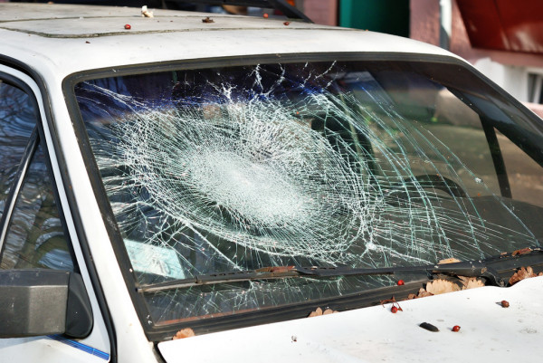 В Киеве неизвестный разбил сразу 9 машин, видео