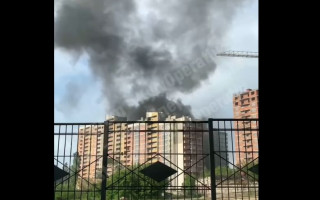 В Киеве вспыхнула новостройка, видео