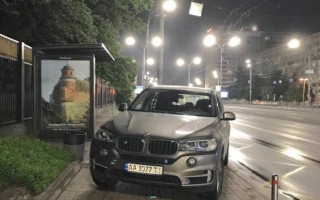 В Киеве заметили «героя парковки» на BMW, фото