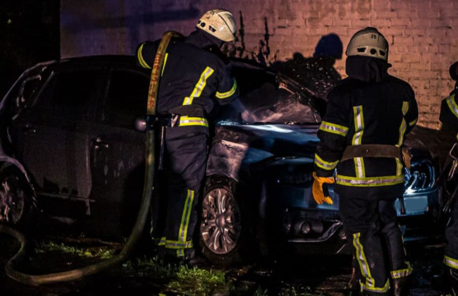 В Киеве вспыхнул очередной автомобиль, фото