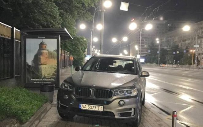 В Киеве заметили «героя парковки» на BMW, фото
