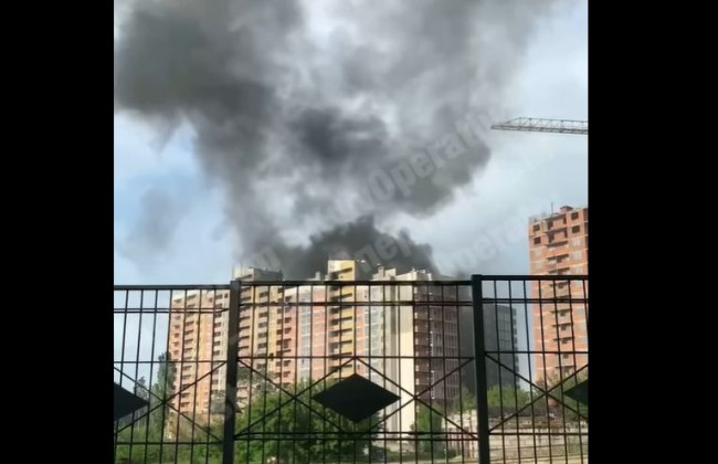В Киеве вспыхнула новостройка, видео