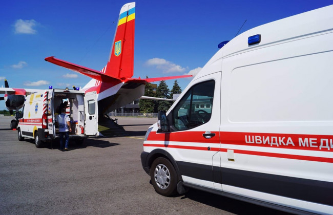 3-летнюю девочку с тотальным поражением легких перевезли бортом ГСЧС в Киев