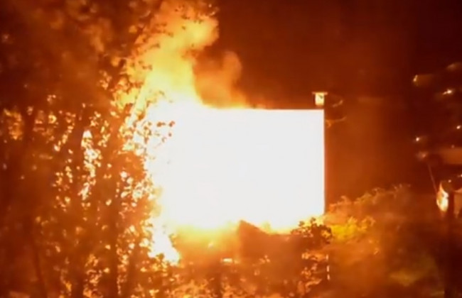 В столице во дворе многоэтажки сгорел Citroën