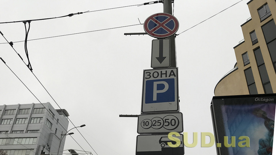 В Киеве «герой парковки» оставил авто прямо на остановке