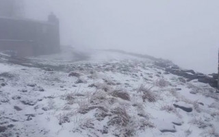 За день до лета Карпаты накрыло снегом, фото