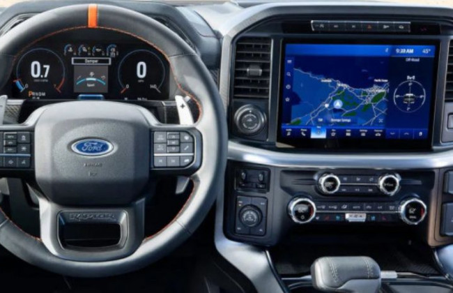 В автомобили планируют встроить рекламу