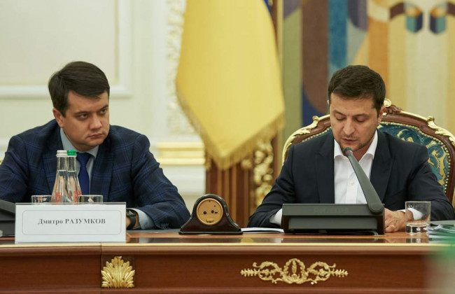 Разумков ответил на идею Зеленского вернуть полную проверку деклараций советников спикера: надо подумать и об Офисе Президента
