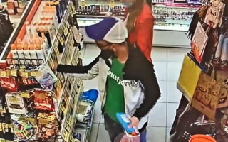 У Києві на Троєщині оперативники затримали чоловіка за пограбування магазину