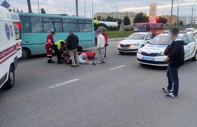 У Києві ДТП за участі п’яної водійки закінчилася бійкою: одного з учасників забрала швидка