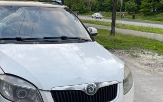 Резко выбежал на дорогу: в Киеве таксист сбил ребенка, фото